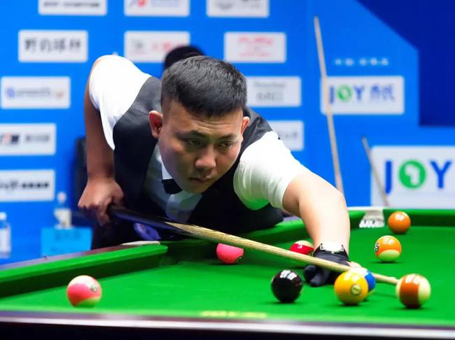 一个充满悬 一个充满悬