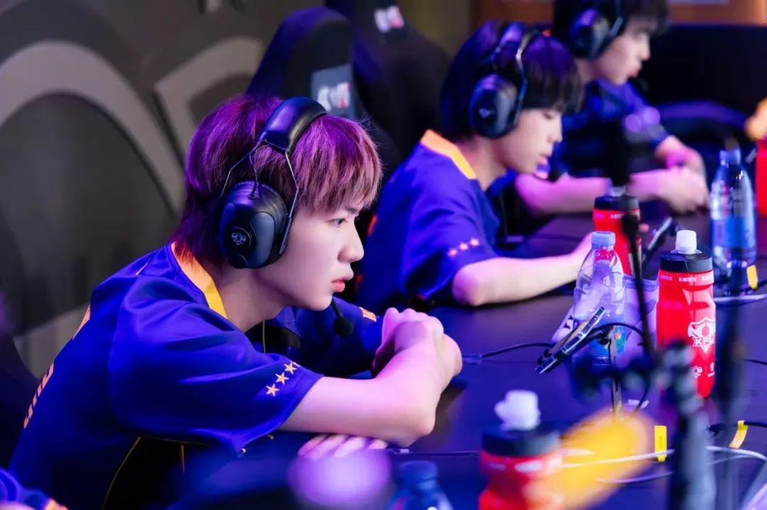 太阳报：吉格斯和朋友开的餐馆负债563600英镑，结束营业