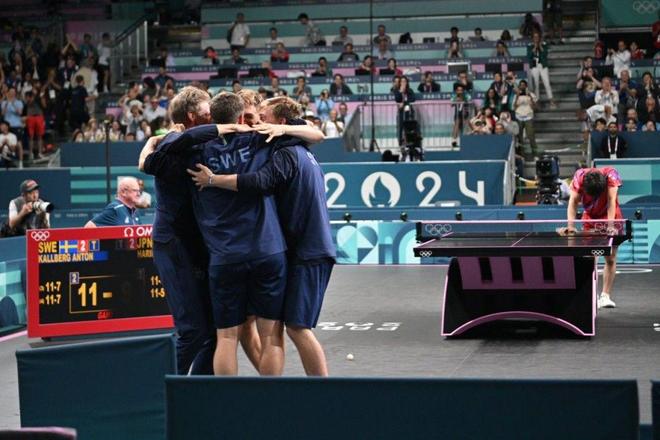 与其说他是 与其说他是